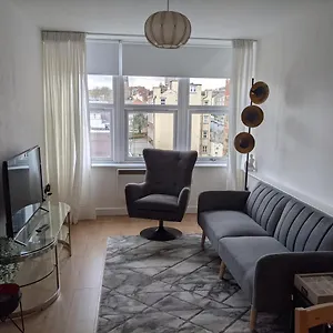 Modern 1 Bedroom Flat In Centre Apartment